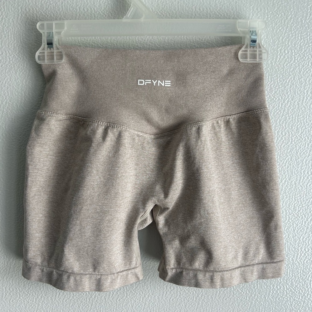 DFYNE x Hannah Pearson Edition 4.5” Shorts Sand Dune Size S